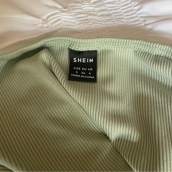 SHEIN Ribbed Knit Scooped Neck Ruched Dresd - Picture 5 of 6